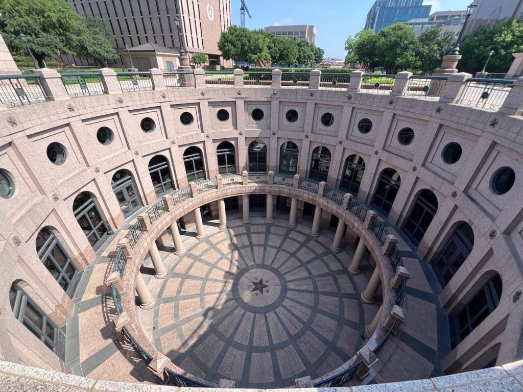 Vista de dentro do Capitólio do Texas, em Austin